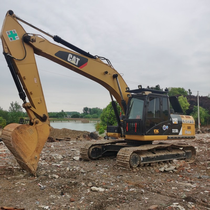 Excavadora antiga CAT 323DL Excavadoras de segunda mão de 23 toneladas 110kw com balde de 1,2m3