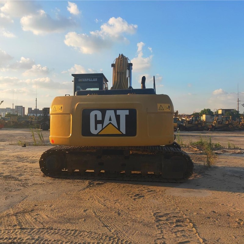 Excavadora usada de 25 toneladas CAT 325D Excavadora de rastreamento 140kw 1,4m3 Capacidade de balde