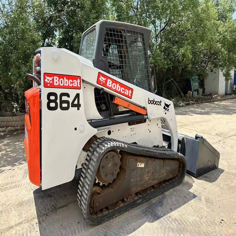 Bob 864 Máquina de carregamento de direção de patinação usada para paisagismo 10,6 km/h 53,7 kW