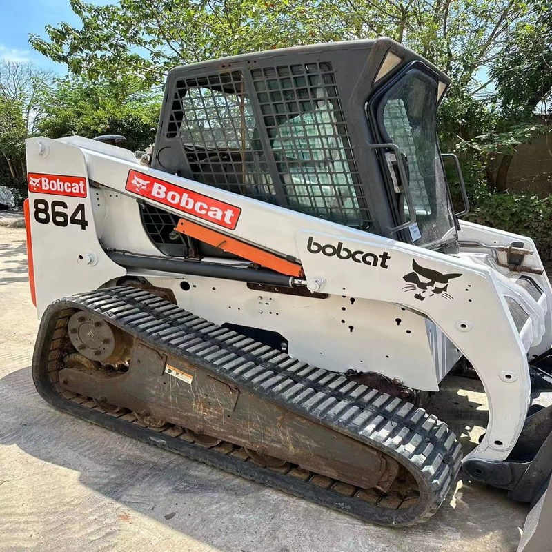 Bob 864 Máquina de carregamento de direção de patinação usada para paisagismo 10,6 km/h 53,7 kW