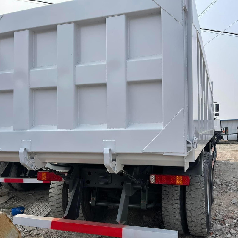 Recuperado Howo 375 Sinotruk Howo 8x4 Carrinho de descarga Tipper 40T diesel manual
