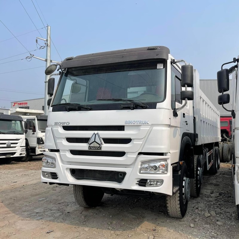 Recuperado Howo 375 Sinotruk Howo 8x4 Carrinho de descarga Tipper 40T diesel manual