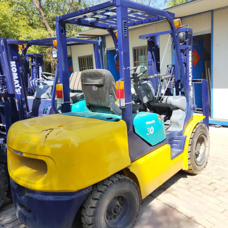3T Distribuidor de Equipamento de Armazém Usado Caminhão elevador TCM F30 Râmio mínimo de viragem 2,4 m