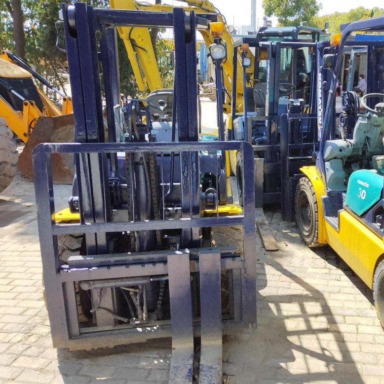 3T Distribuidor de Equipamento de Armazém Usado Caminhão elevador TCM F30 Râmio mínimo de viragem 2,4 m
