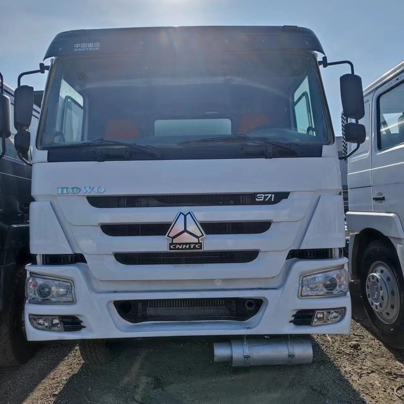 Sinotruk Howo 371 camião petroleiro 2000L 8x4 segunda mão para entrega de combustível