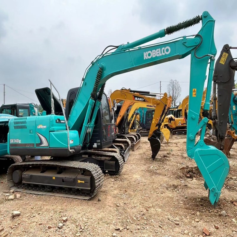 Escavadeira Kobelco usada SK140 de segunda mão tipo pequeno escavadeira de esteira de 14 toneladas 74kw