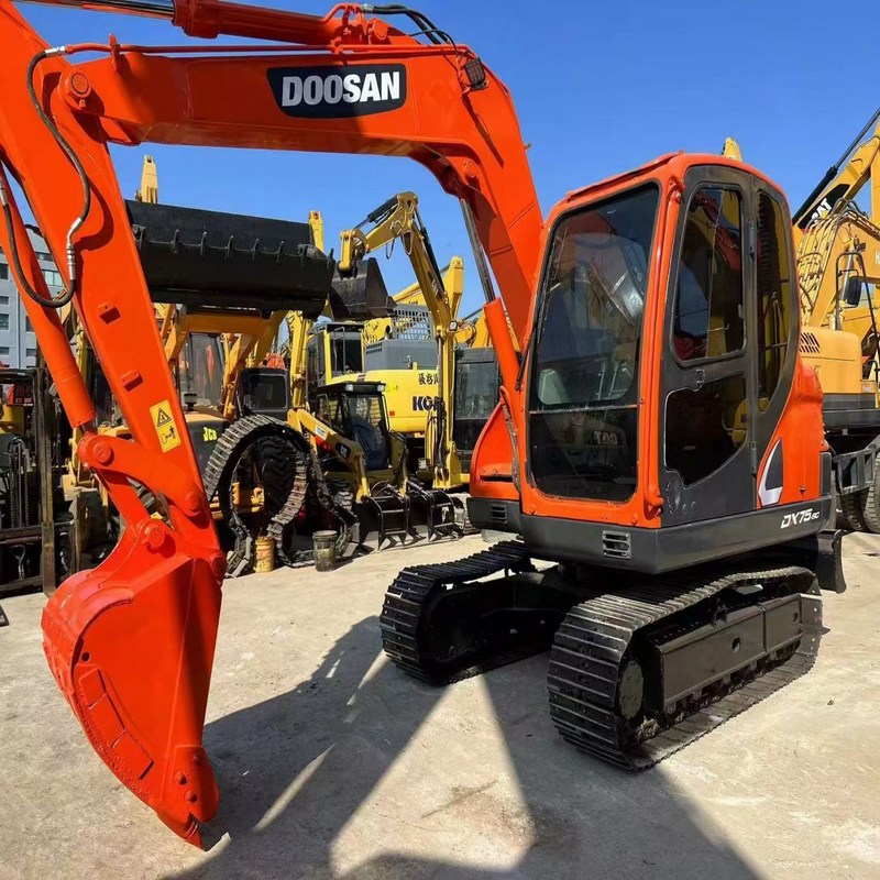 Mini escavadeira usada versátil Doosan DX75 usada 39,7kw caçamba 0,28m3