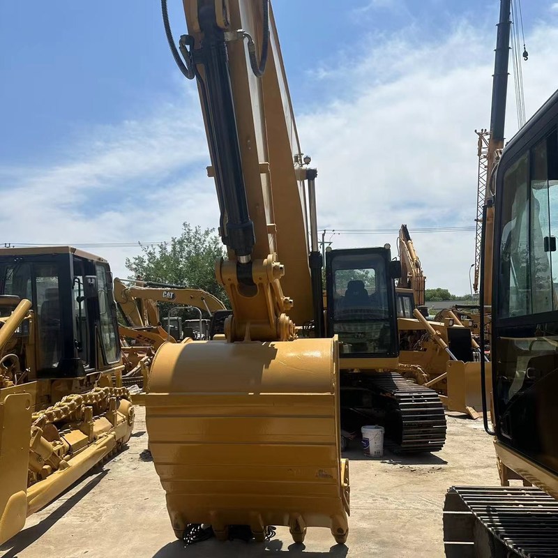 Excavadora usada CAT 330GC 30 Ton Crawler Digger 151kw com balde de 1,6m3