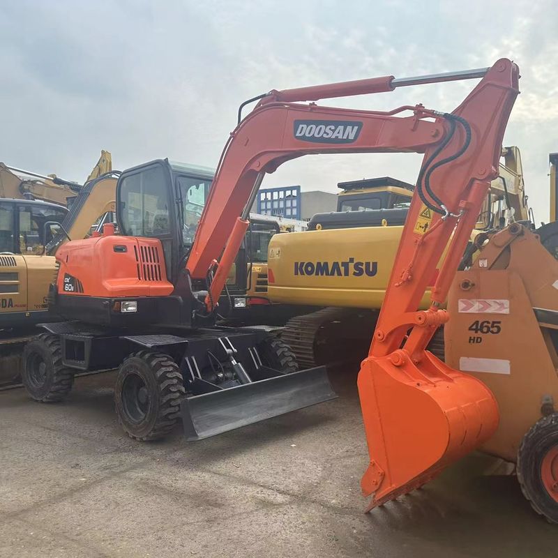Excavadora de rodas miniatura de 6 toneladas de segunda mão do Doosan Digger DX60W