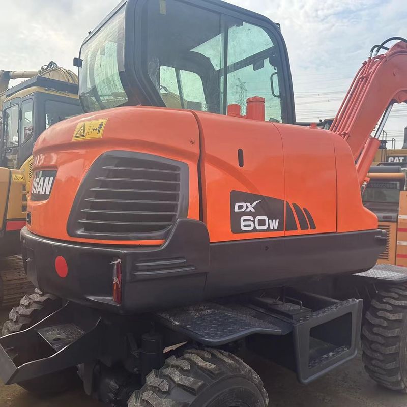 Excavadora de rodas miniatura de 6 toneladas de segunda mão do Doosan Digger DX60W