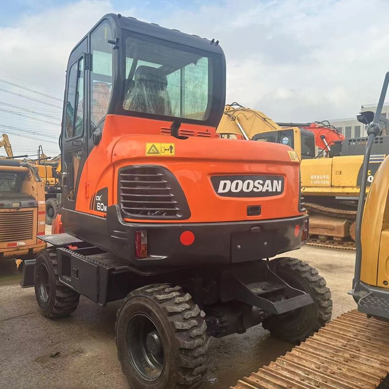 Excavadora de rodas miniatura de 6 toneladas de segunda mão do Doosan Digger DX60W