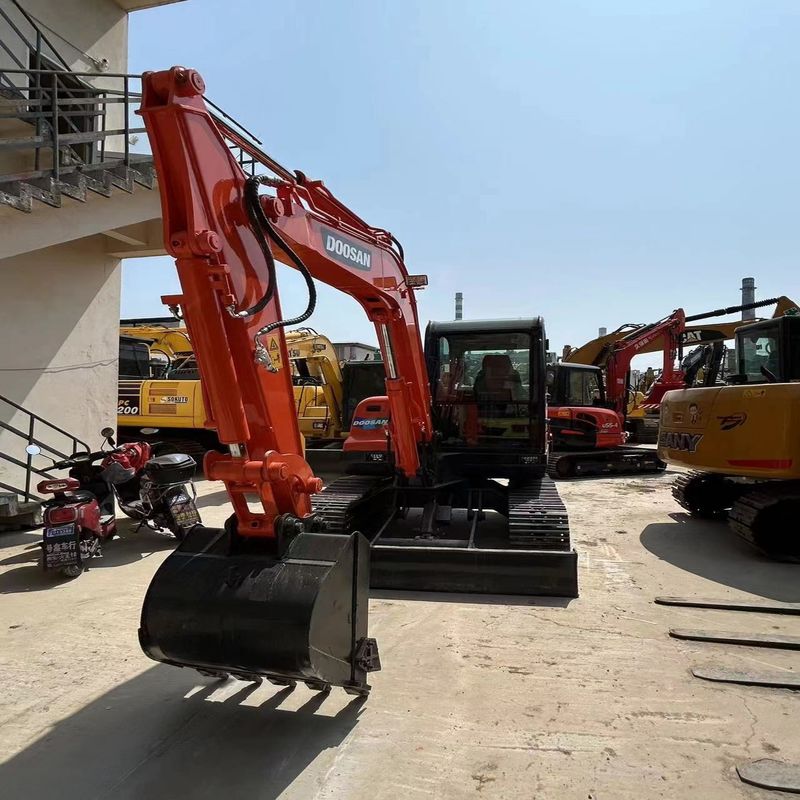 Excavadora mini-pista de 6 toneladas Doosan DX60 de segunda mão para pequenas obras