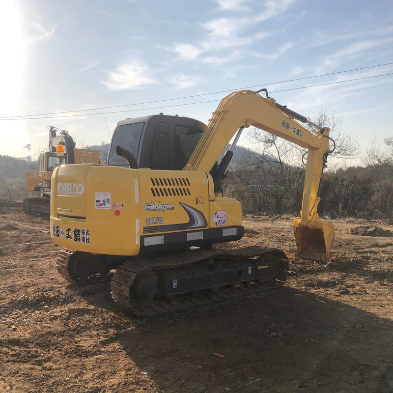 Excavadora mini Kobelco Digger SK75 de segunda mão usada para obras de pequena escala