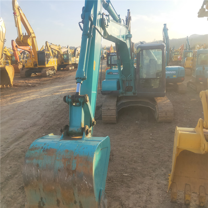 Cobelco Digger SK130 usado Excavadora de pequeno tipo de 13 toneladas 74kw