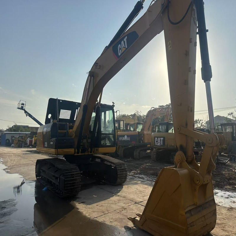 Excavadora usada de 25 toneladas CAT 325D Crawler Digger 140kw com balde de 1,4m3