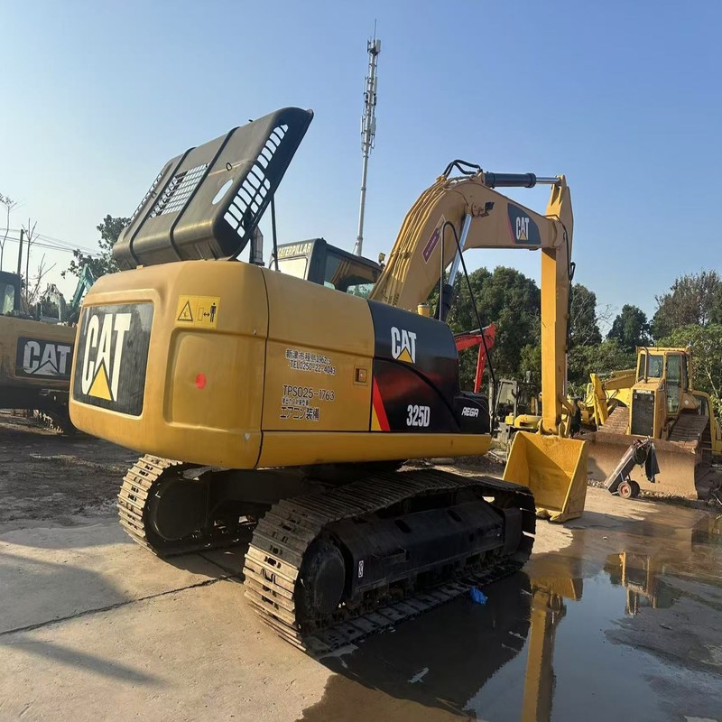 Excavadora usada de 25 toneladas CAT 325D Crawler Digger 140kw com balde de 1,4m3