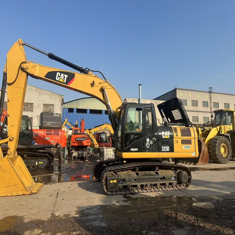 Excavadora usada de 25 toneladas CAT 325D Crawler Digger 140kw com balde de 1,4m3