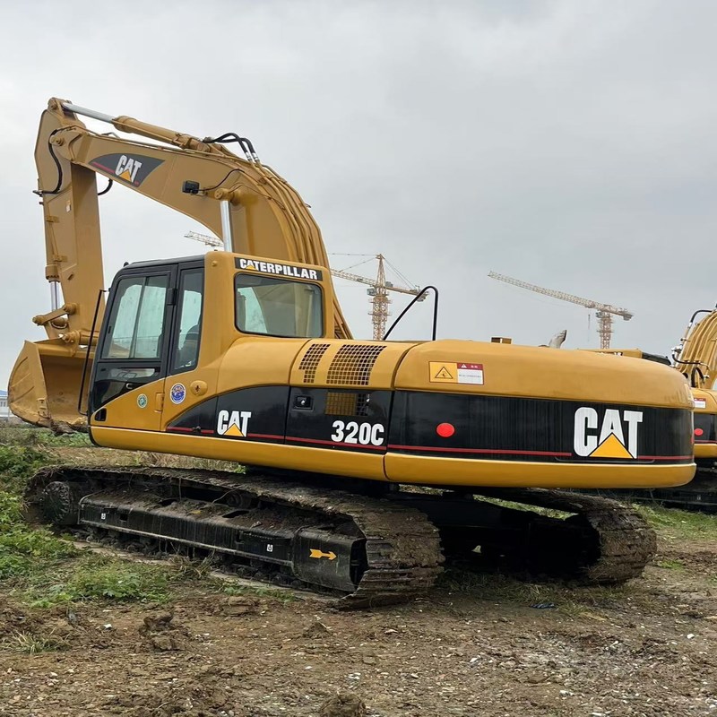 Escavadeira usada CAT 320C Escavadeira de esteira de 20 toneladas de segunda mão 110kw com caçamba de 0,8m3