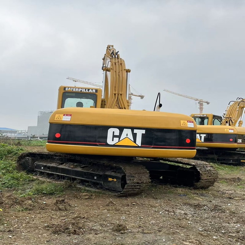 Escavadeira usada CAT 320C Escavadeira de esteira de 20 toneladas de segunda mão 110kw com caçamba de 0,8m3