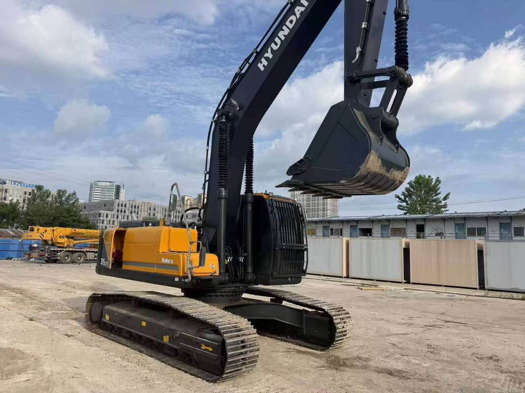 Usado Hyundai Digger R305LC-9T Escavadeira de esteira de 30,2 toneladas de segunda mão 196kw com caçamba de 1,38m3